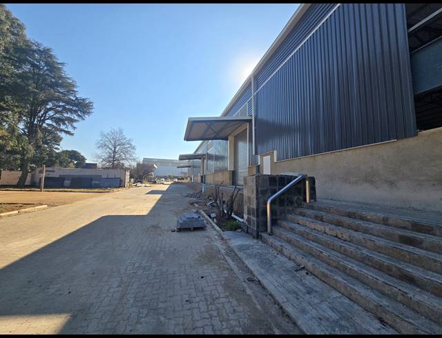 7,000M² WAREHOUSE TO LET IN ANDERBOLT